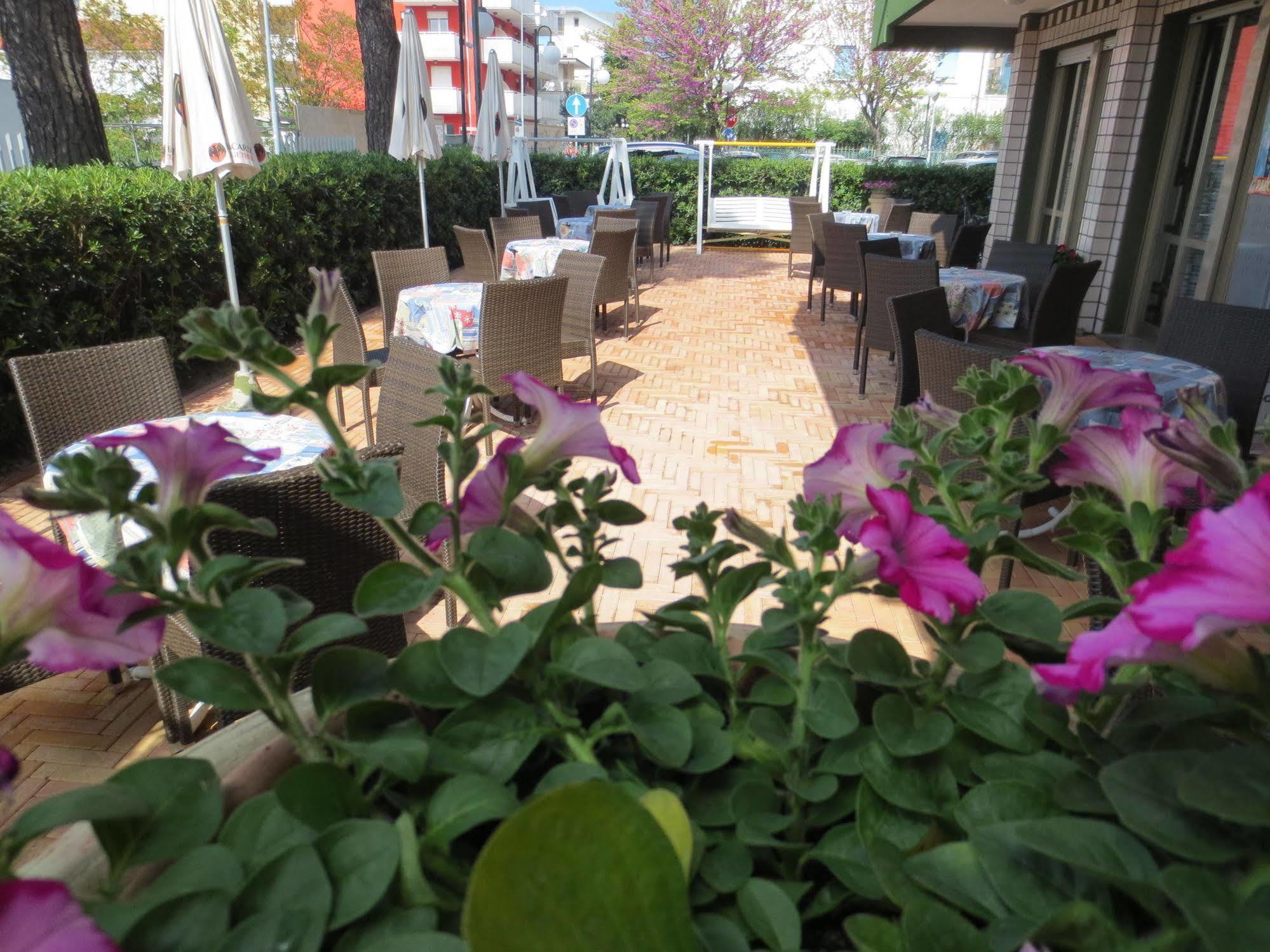 Hotel Etna - Nuova Gestione Romagnola All-Inclusive Spiaggia Parcheggio Riccione Exterior photo