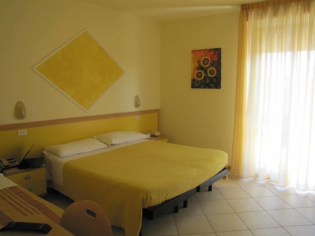 Hotel Etna - Nuova Gestione Romagnola All-Inclusive Spiaggia Parcheggio Riccione Exterior photo